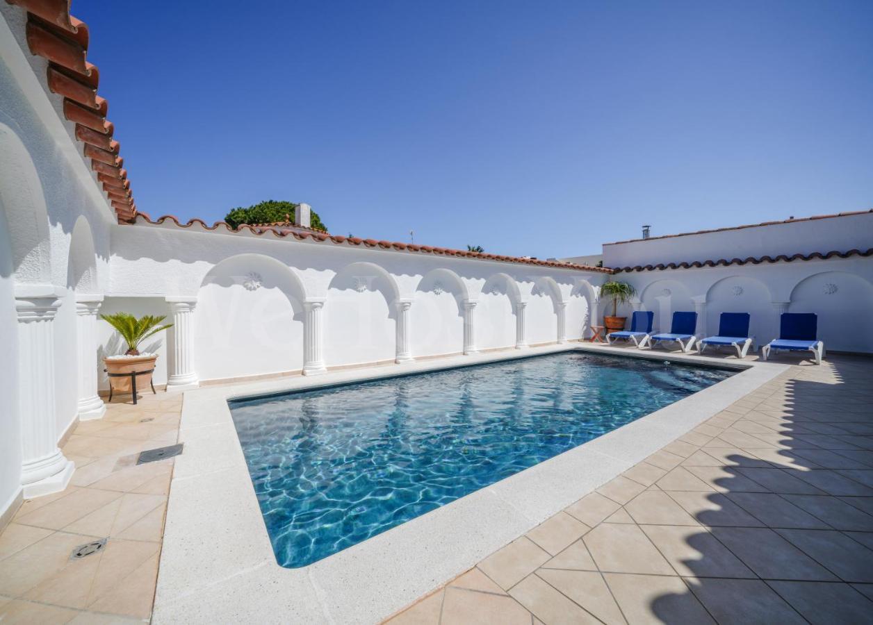 Villa Et Studio Avec Piscine - Wehostyou Empuriabrava Luaran gambar